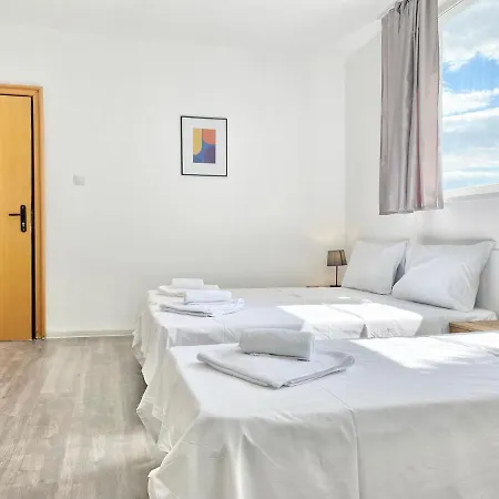 Hello Budget Free Parking & Wifi