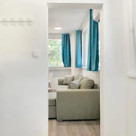 Hello Budget Free Parking & Wifi