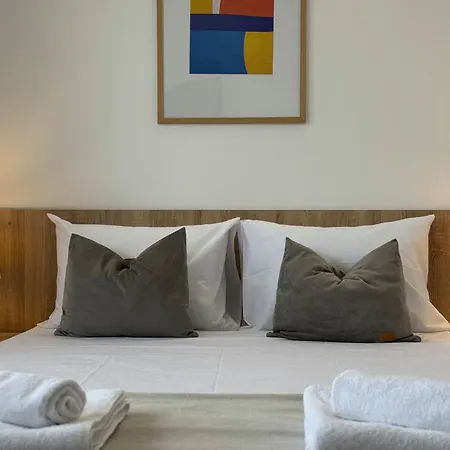 Hello Budget Free Parking & Wifi