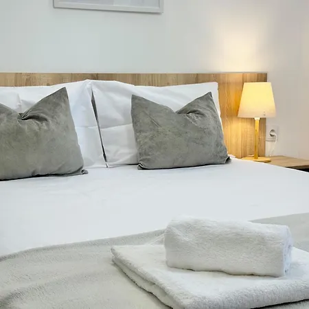 Hello Budget Free Parking & Wifi Апартамент