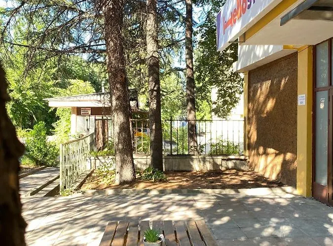 Апартамент Hello Budget Free Parking & Wifi *