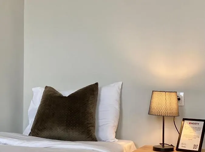 Апартамент Hello Budget Free Parking & Wifi *