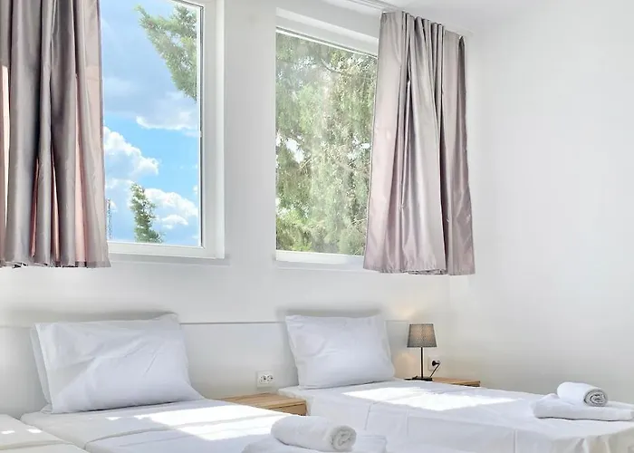 Hello Budget Free Parking & Wifi *