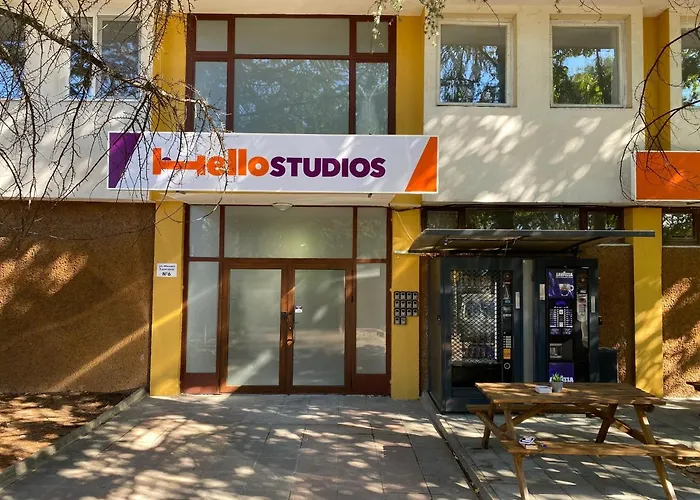 Апартамент Hello Budget Free Parking & Wifi