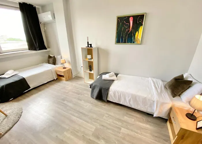 Апартамент Hello Budget Free Parking & Wifi *