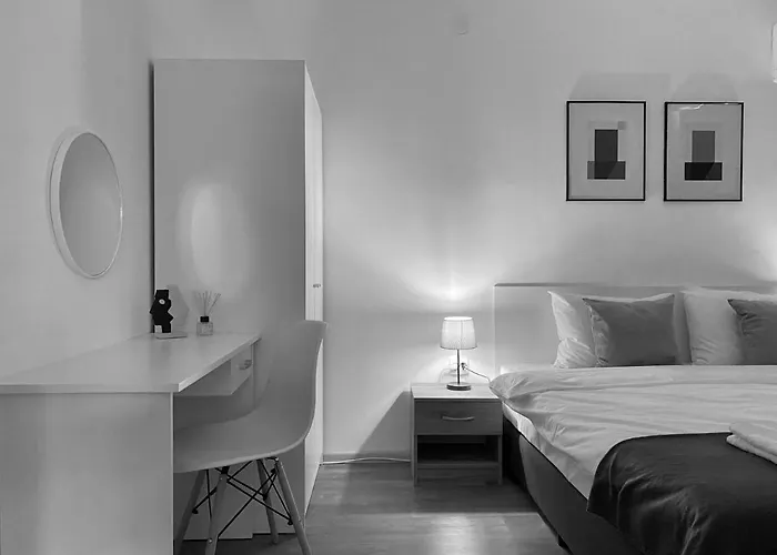 Апартамент Hello Budget Free Parking & Wifi *