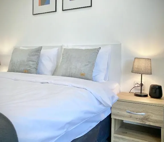 Hello Budget Free Parking & Wifi Апартамент