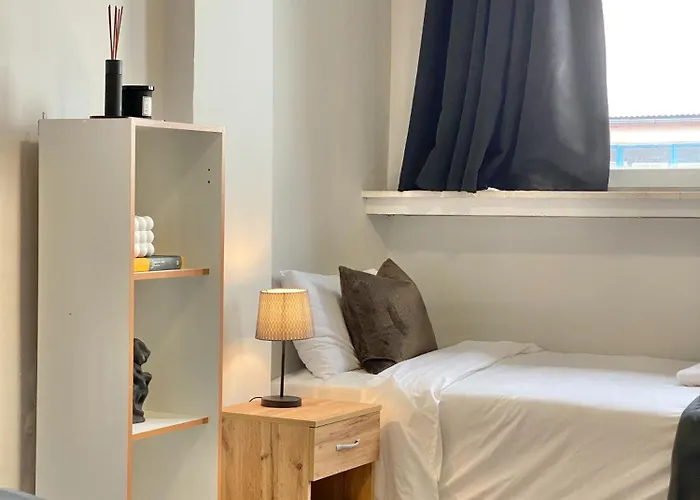 Апартамент Hello Budget Free Parking & Wifi *