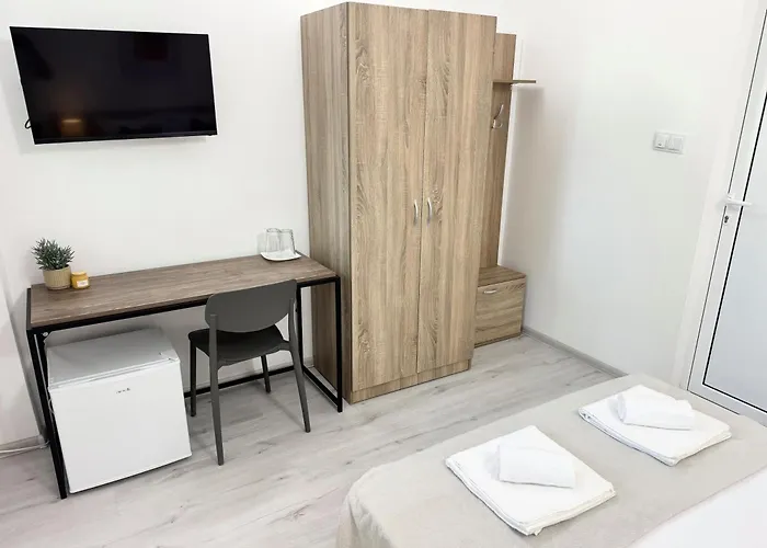 Апартамент Hello Budget Free Parking & Wifi