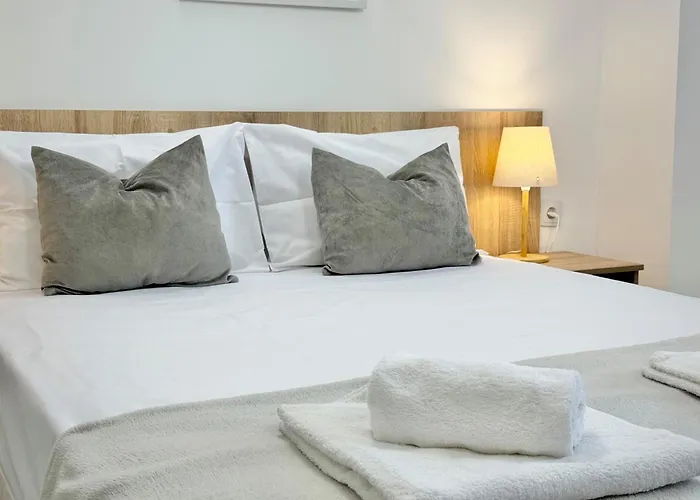 Hello Budget Free Parking & Wifi Апартамент