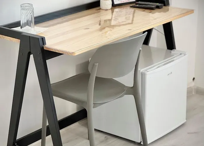 Апартамент Hello Budget Free Parking & Wifi *