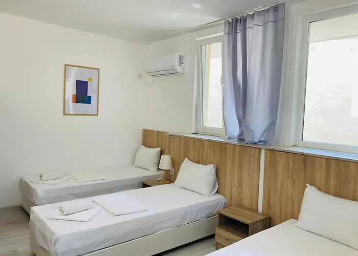 Апартамент Hello Budget Free Parking & Wifi *